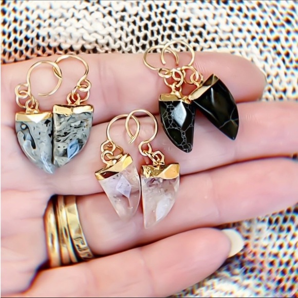 🌻NIB Howlight Gold Dipped Faceted Gemstone Fang Earrings🌻 - Picture 15 of 15